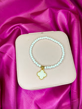 Load image into Gallery viewer, Clover Bracelet
