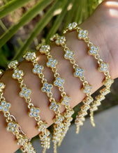 Load image into Gallery viewer, Crystal Clover Bracelet
